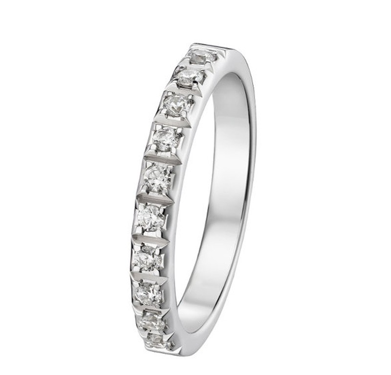 Alliance de mariage pour femme en or gris et diamants 0.21 carats